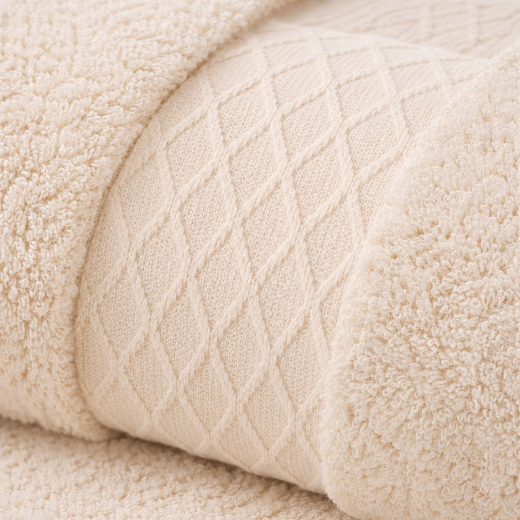 Pure Cotton Bath Towels–Weaves Design 500 GSM